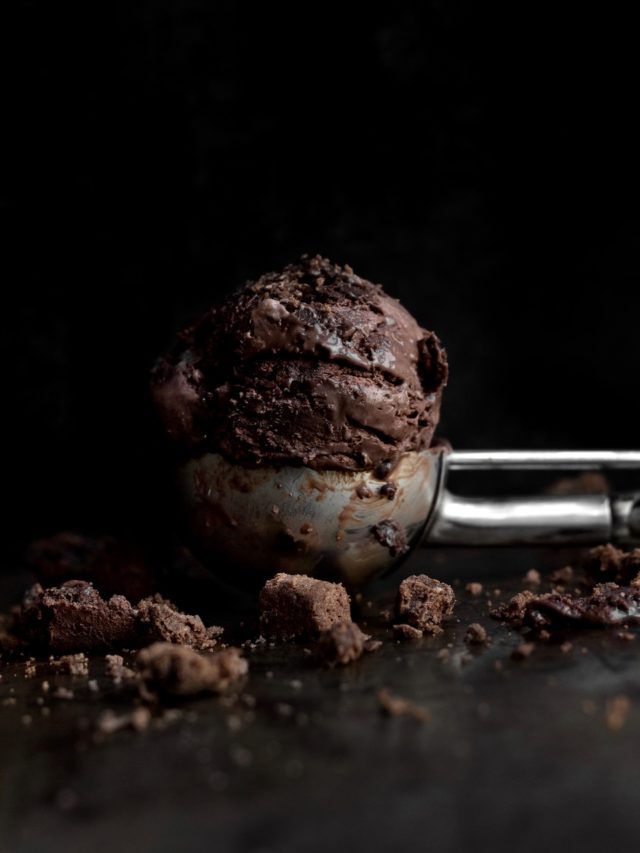 No Churn Chocolate Cookie Ice Cream