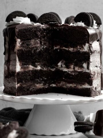 A look inside the layers of the Cookies & Cream Cake.