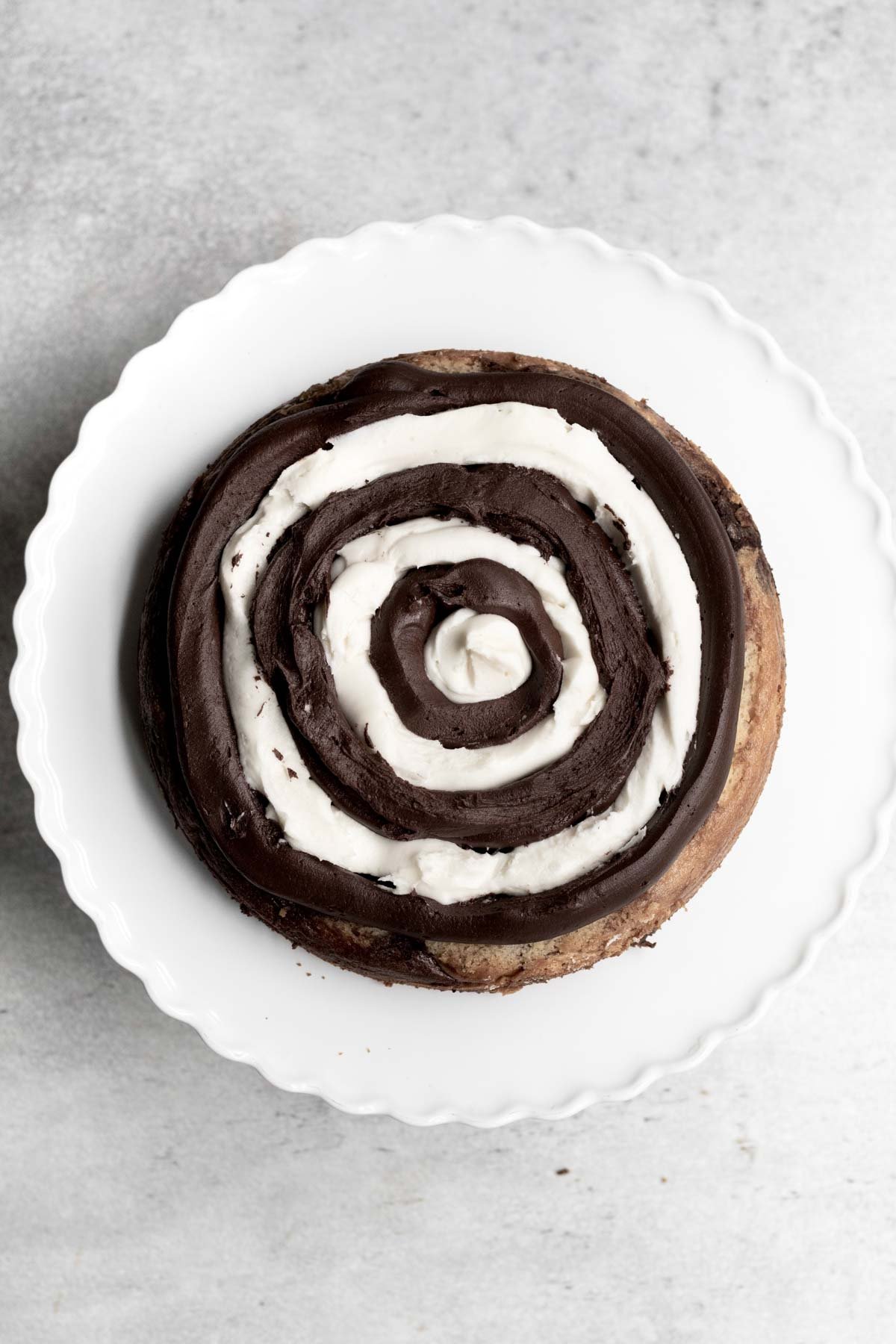 Alternating concentric circles of chocolate and vanilla frosting on the cake.