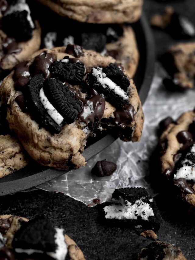 Soft & Chewy Cookies and Cream Cookies