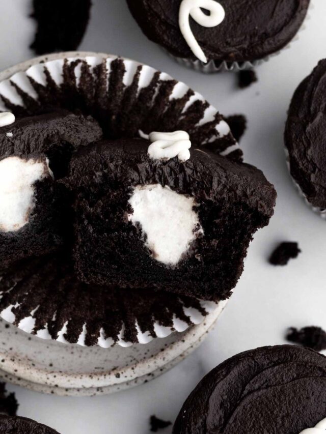 Homemade Chocolate Hostess Cupcakes