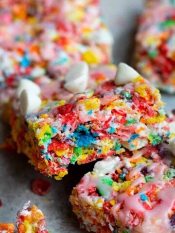 A look at the blended base of rainbow Fruity Pebbles mixed with white marshmallow.