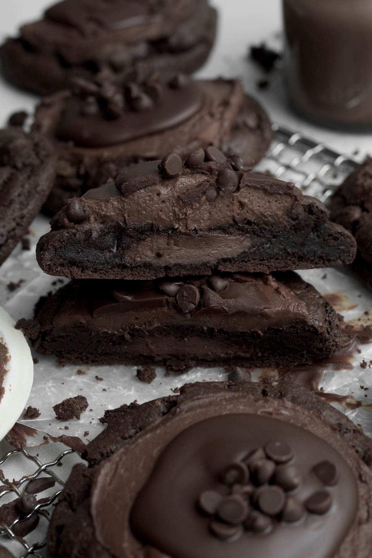 Delicious chocolate cheesecake filling fills the delicious and soft Chocolate Cheesecake Cookies.